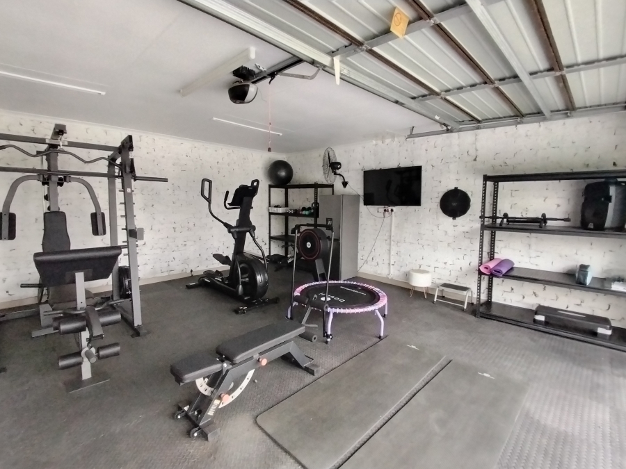 5 Bedroom Property for Sale in Mooinooi North West